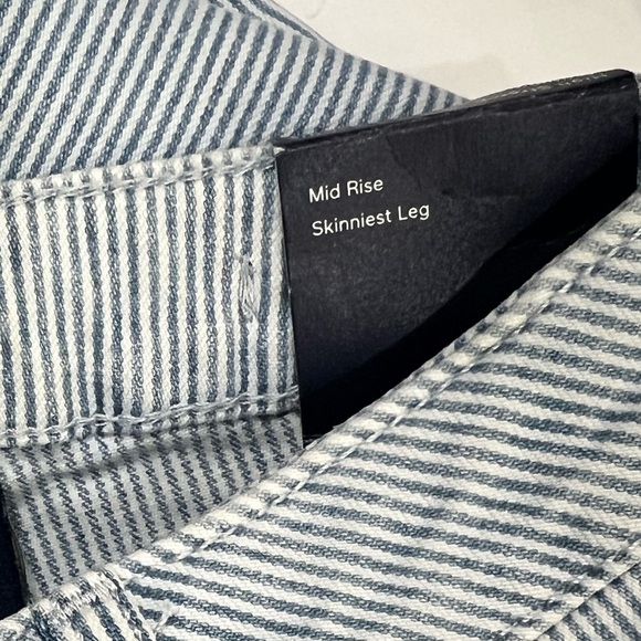 GAP Women's Blue Striped Jeans - Picture 8 of 8